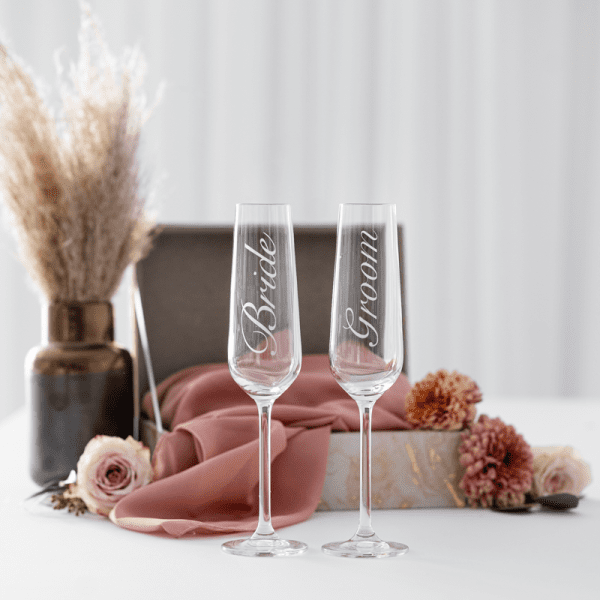 Flute-champagne-sur-pied-bride-groom